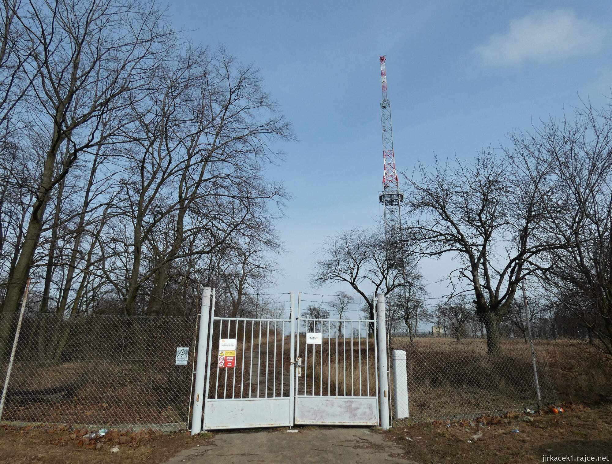 C - Předina - rozhledna Štátula 01 - brána u areálu s vysílačem kde jsme parkovali